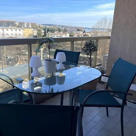 Apartment Vue Mer, 5min A Pied De La Plage, Parking Prive Vallauris