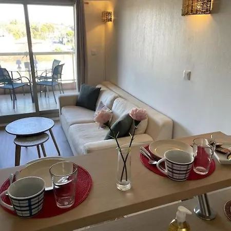 Apartment Vue Mer, 5min A Pied De La Plage, Parking Prive Vallauris